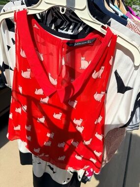 Red Cat Print Sleeveless Blouse